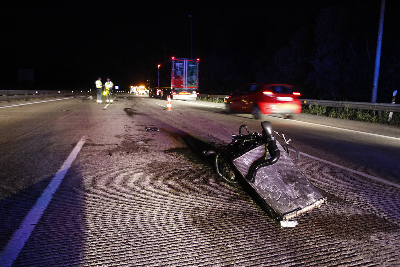 El conductor circulaba en sentido Avilés y provocó un accidente múltiple. Uno de los heridos se encuentra grave.