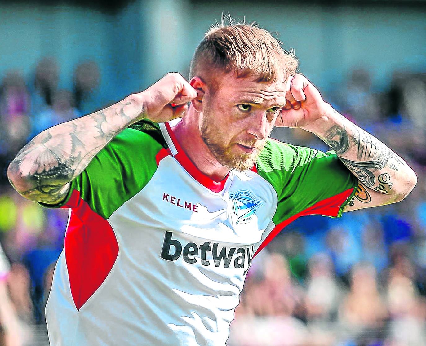 Guidetti celebra de manera reivindicativa el gol que marcó la temporada pasada en Huesca.