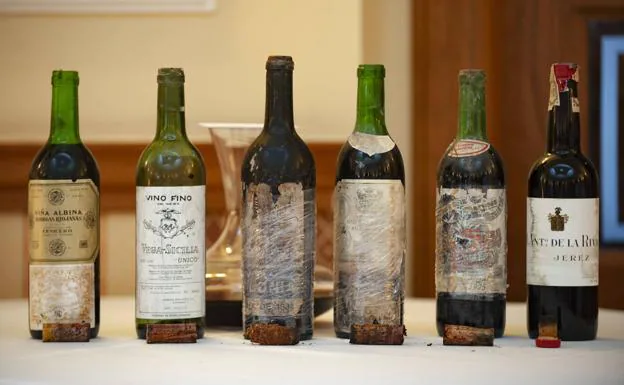 De izquierda a derecha: Viña Albina 1942, Vega Sicilia 1964, Tondonia 1934, Marqués de Riscal 1925, Castillo de Ygay 1925 y un palo cortado de 1978.