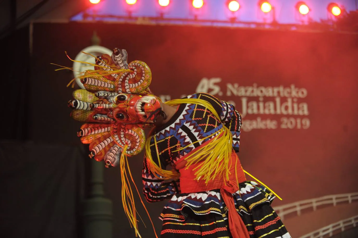 El festival de folclore de Portugalete volvió a reunir este sábado a gran cantidad de espectadores