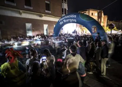 Imagen secundaria 1 - Payasos asesinos y psicópatas de pega: la carrera más gore, en Villarcayo