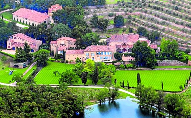 Vista aérea del 'Château Miraval', de mil hectáreas y 35 habitaciones, cuya disputa puede reabrir las heridas no cicatrizadas en la pareja. 