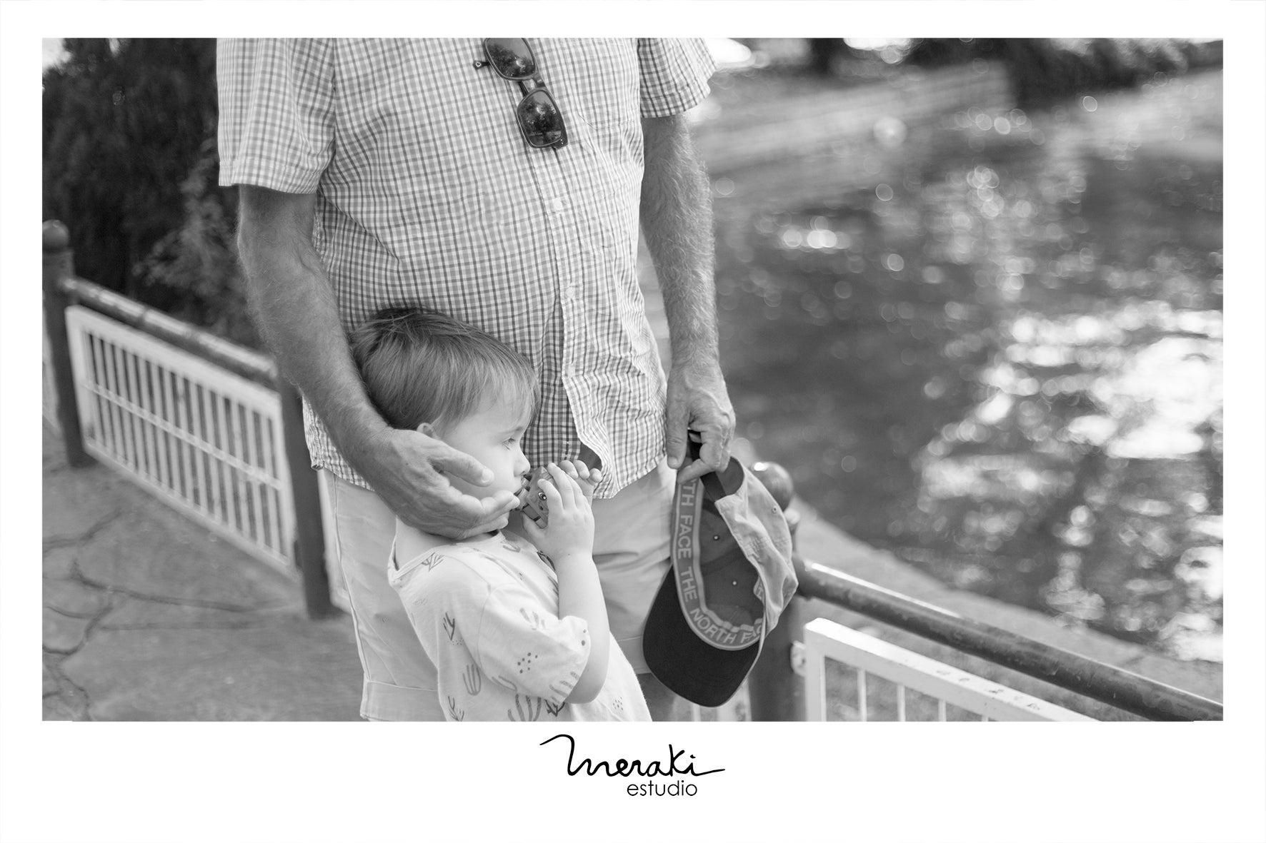 El estudio de fotografía Meraki Estudio ha organizado una quedada este viernes en Bilbao para todos aquellos aitites que quieran inmortalizan un bonito recuerdo con sus nietos