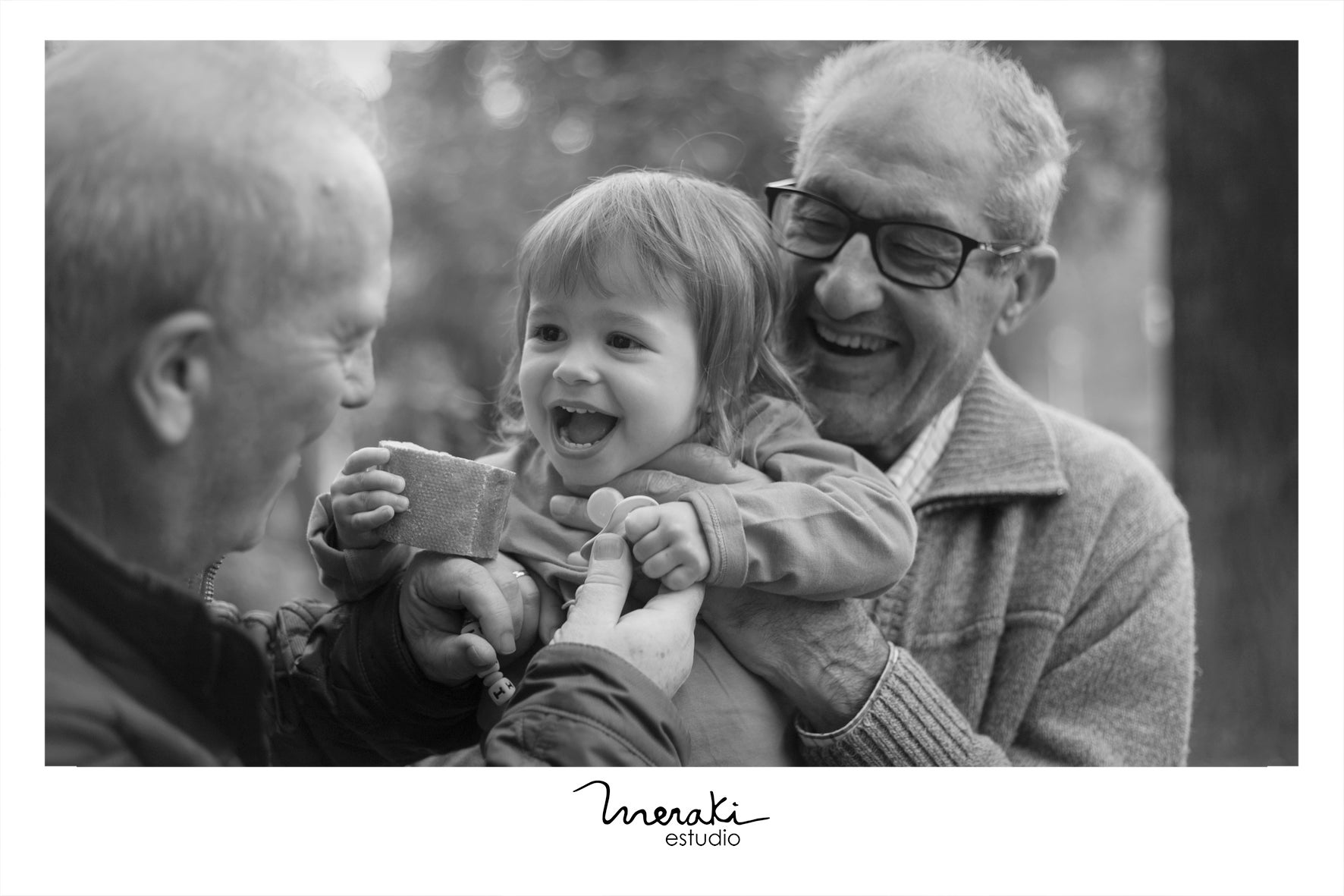 El estudio de fotografía Meraki Estudio ha organizado una quedada este viernes en Bilbao para todos aquellos aitites que quieran inmortalizan un bonito recuerdo con sus nietos