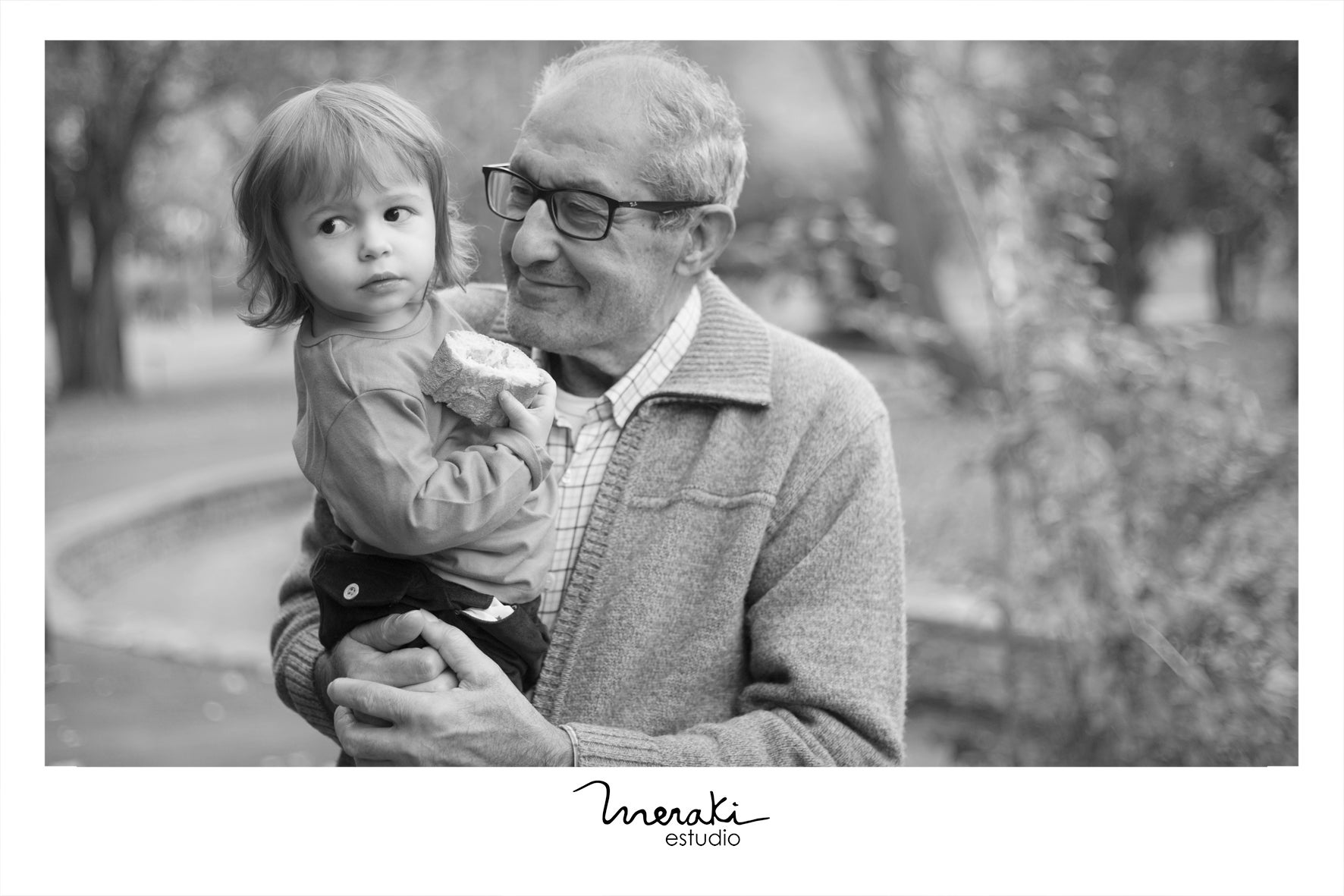 El estudio de fotografía Meraki Estudio ha organizado una quedada este viernes en Bilbao para todos aquellos aitites que quieran inmortalizan un bonito recuerdo con sus nietos