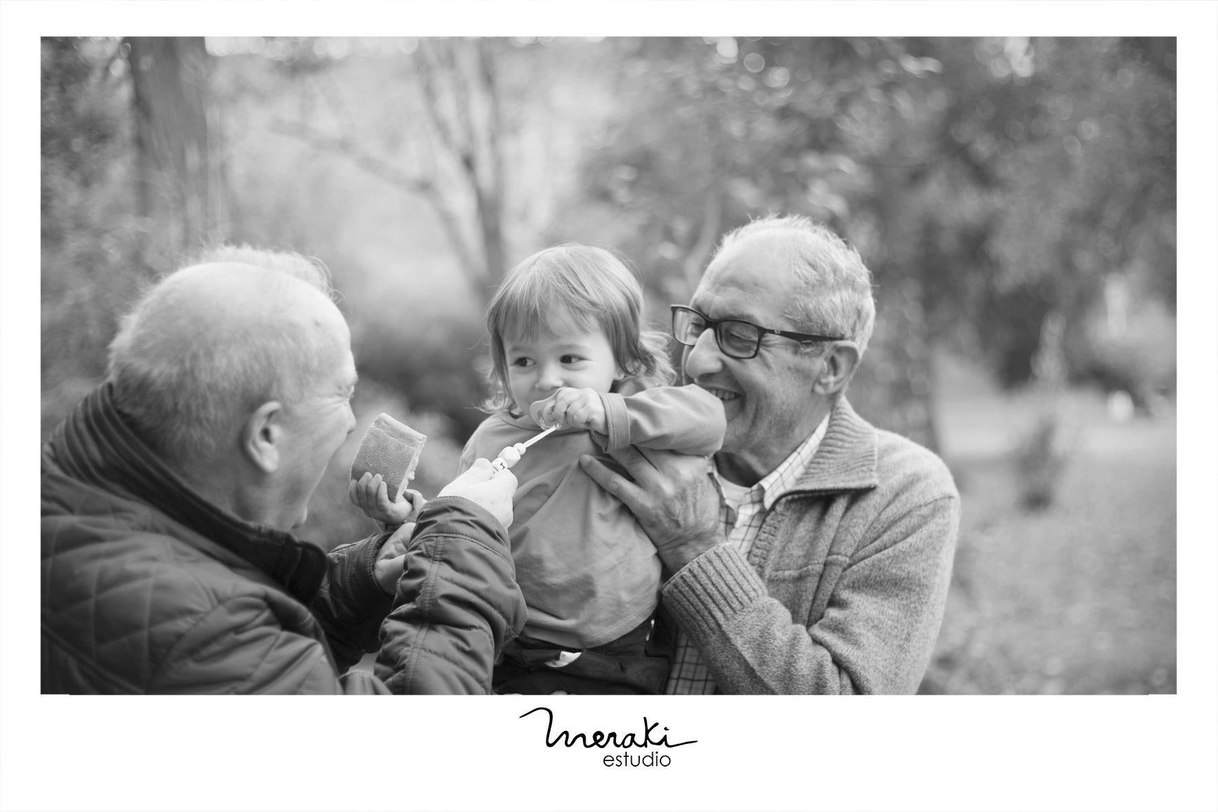 El estudio de fotografía Meraki Estudio ha organizado una quedada este viernes en Bilbao para todos aquellos aitites que quieran inmortalizan un bonito recuerdo con sus nietos