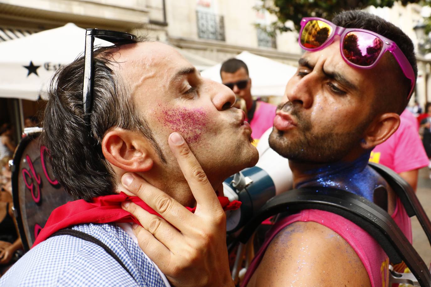 Fotos: Búscate en el paseíllo de blusas y neskas