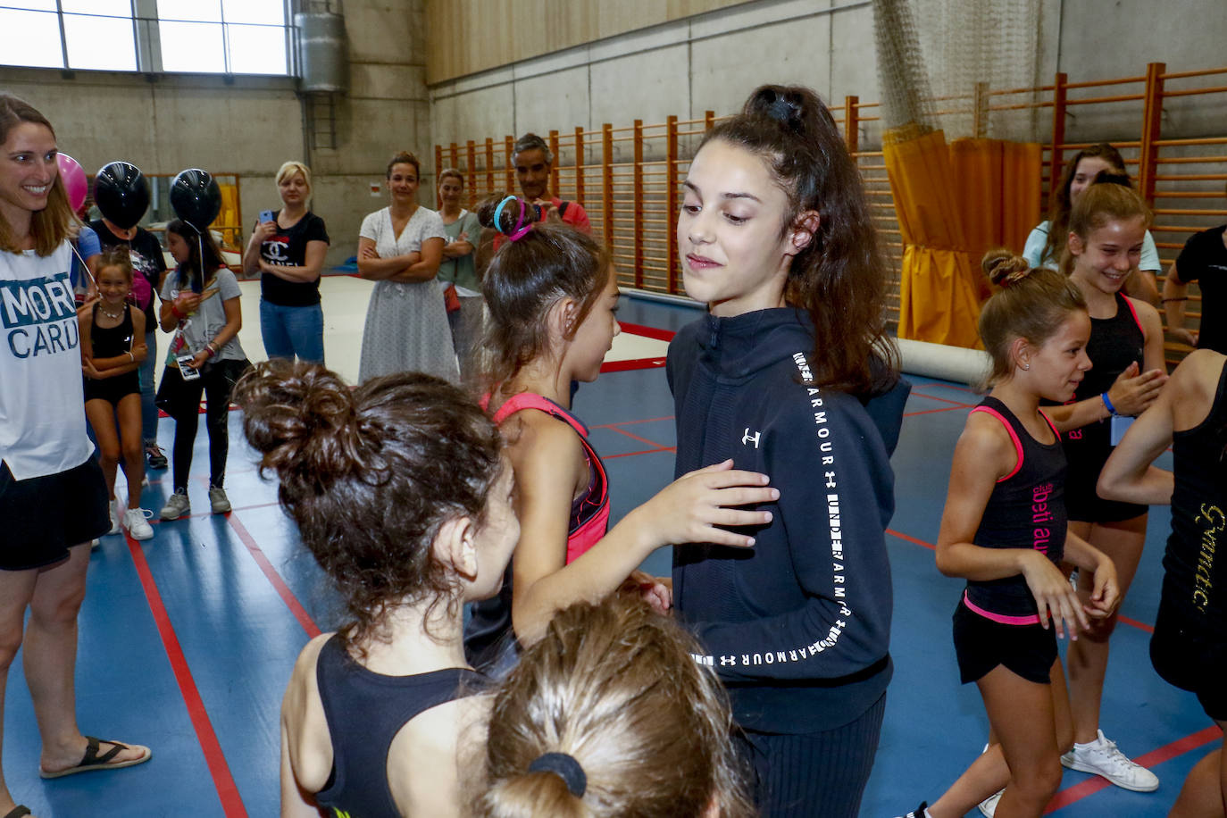 Fotos: Emotivo recibimiento a Salma Solaun de sus compañeras