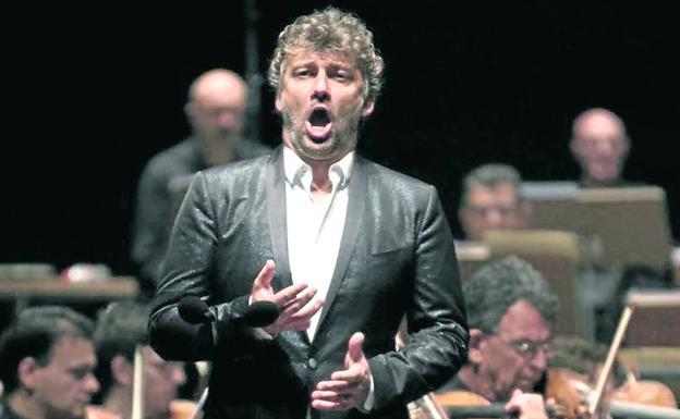 Jonas Kaufmann. Dos cursos de Matemáticas en la Universidad de Múnich. Lo deja por la ópera porque es «más imprevisible».