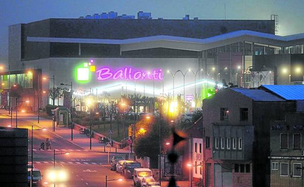 Dos firmas inmobiliarias de Madrid compran el macrocentro Ballonti de Portugalete