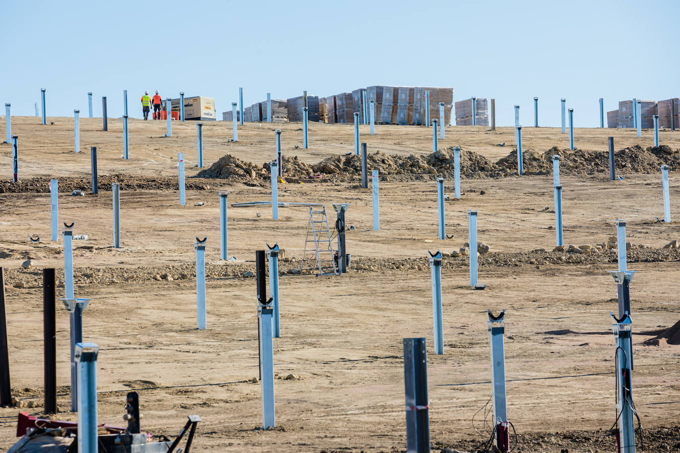 Fotos: Instalación de placas en el parque solar de Arasur