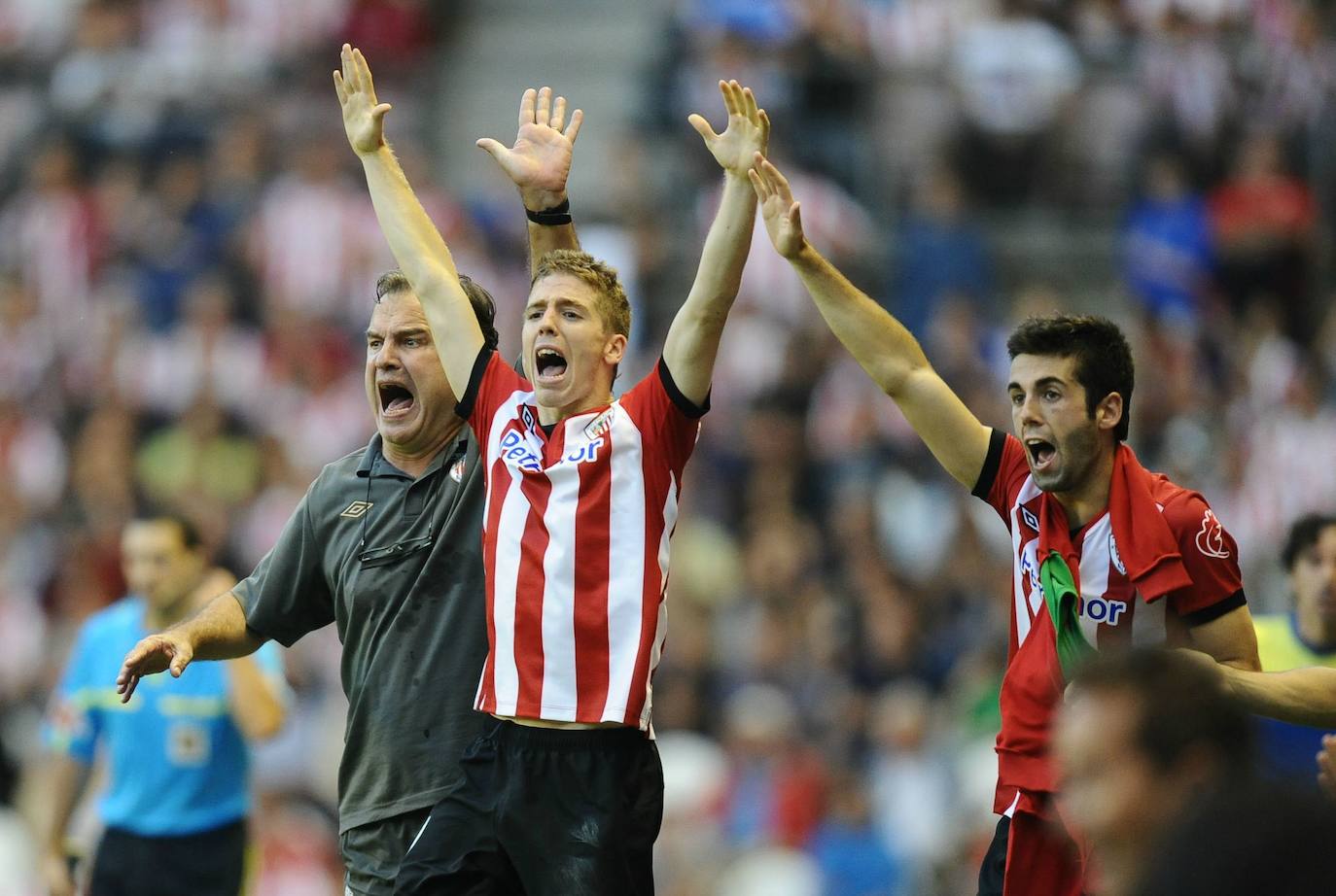 Protesta en compañía del exentrenador Marcelo Bielsa.