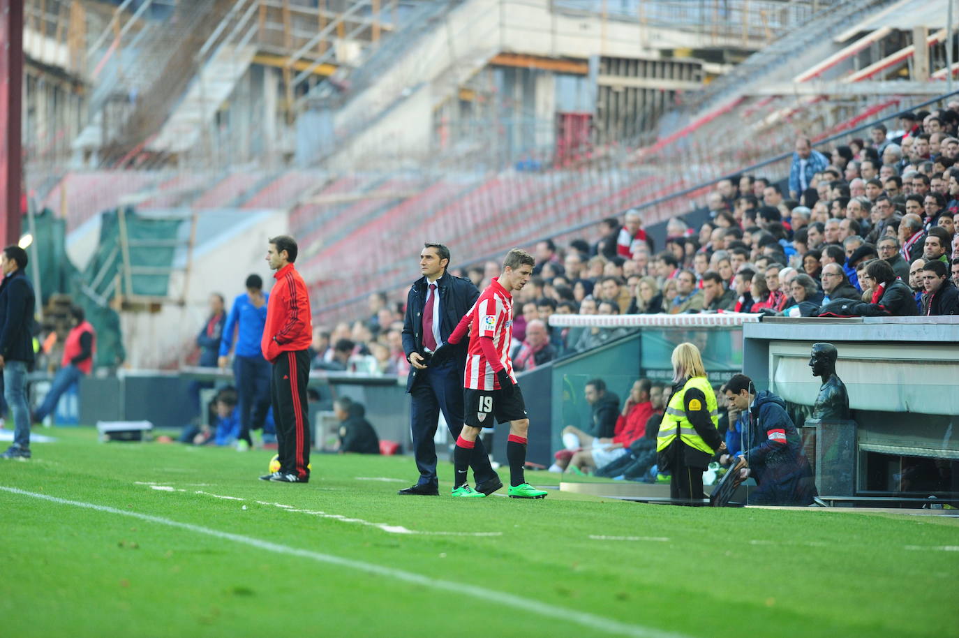 Junto al entonces entrenador rojiblanco Ernesto Valverde, en 2014.