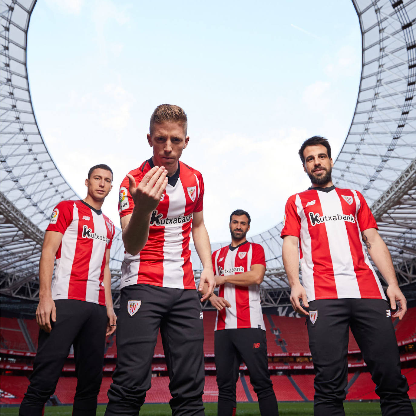 Junto a varios jugadores rojiblancos, en la imagen del club de 2018.