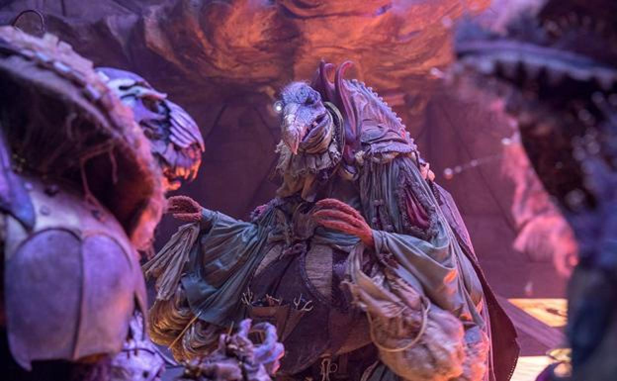 Un fotograma de 'Cristal oscuro: la era de la resistencia'.