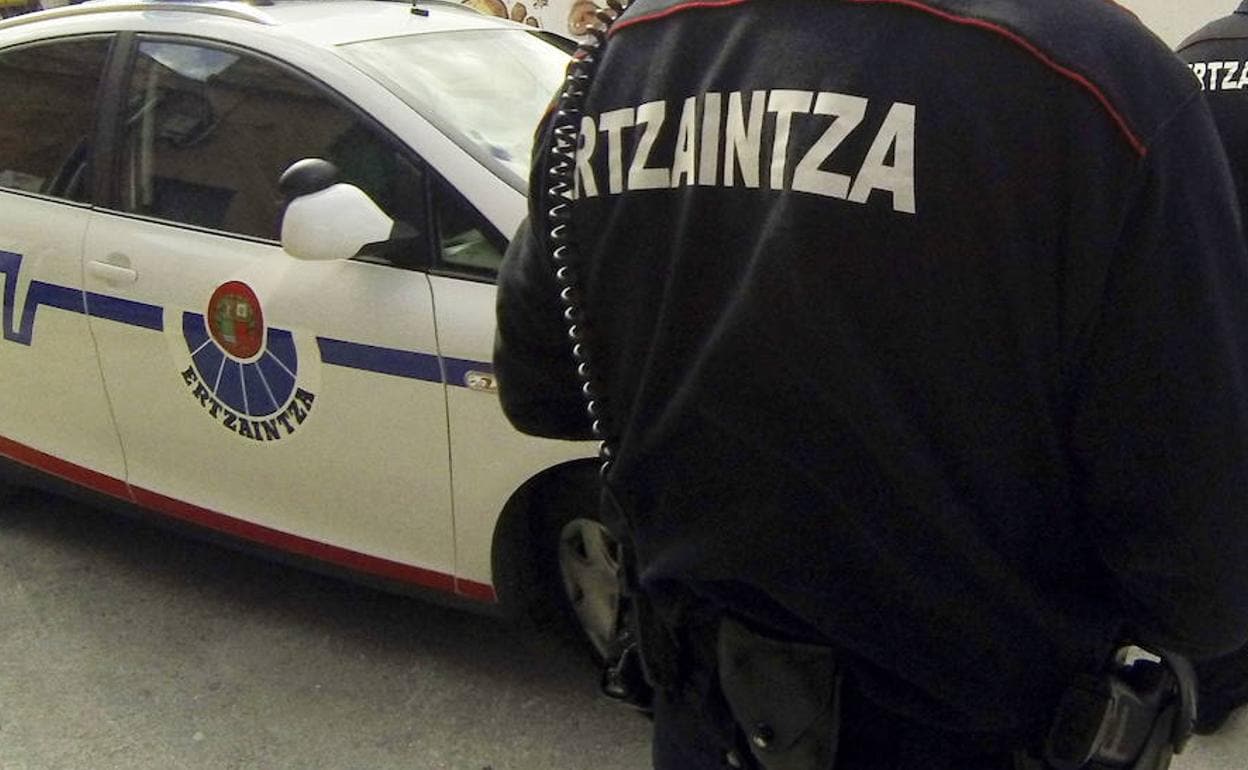 Cuatro detenidos en Bilbao por robar en vehículos estacionados en la vía pública