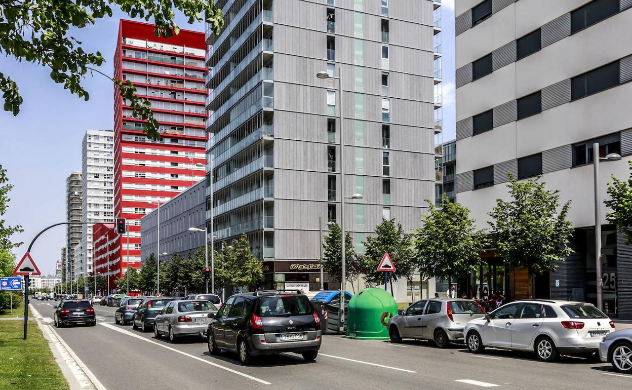 El Bulevar de Salburua, una de las principales arterias del Este de Vitoria. 