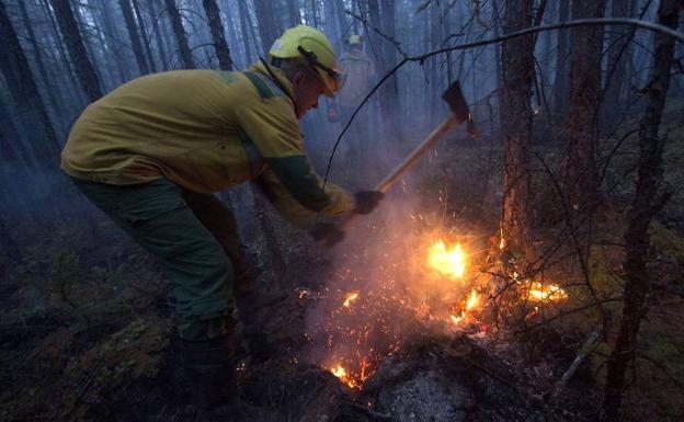 Labores de extinción en Rusia. 