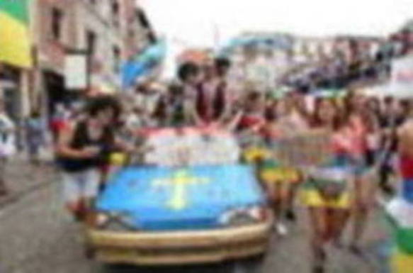 La prueba ha contado con la participación de más de 1.100 palistas en más de 800 embarcaciones mientras en las orillas del río el público disfrutaba de la gran jarana