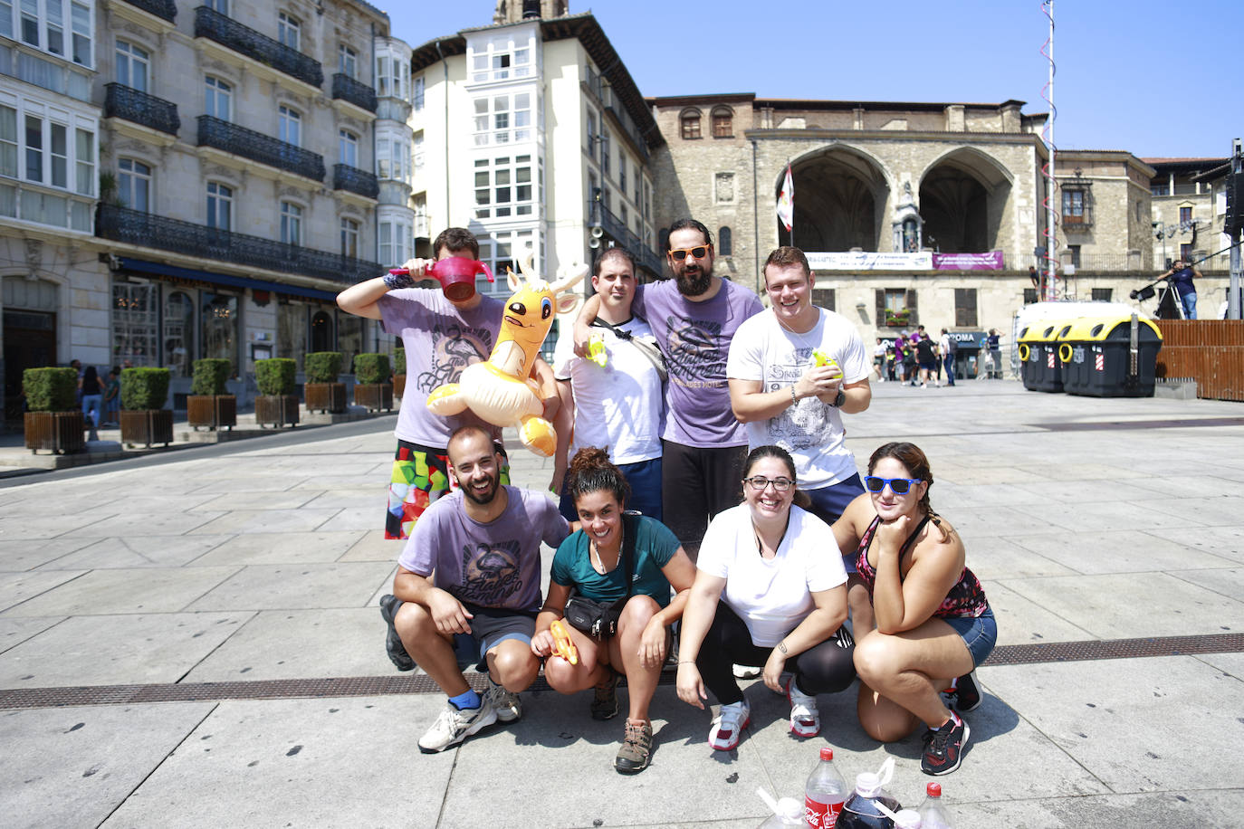 Vitoria ha dado inicio a las fiestas de la Virgen Blanca y una gran multitud de alaveses ha recibido a Celedón.