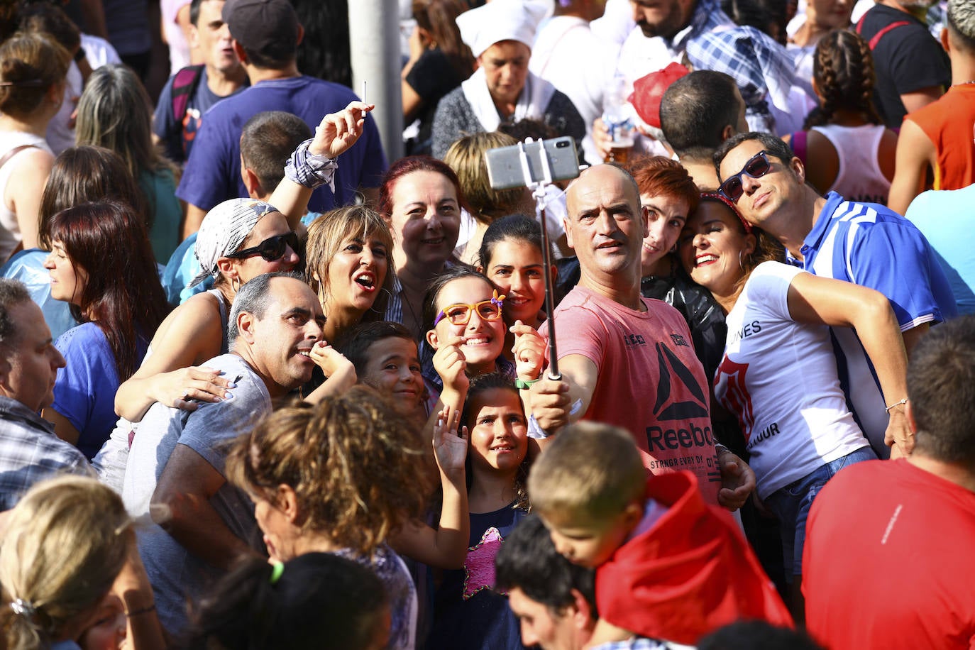 Vitoria ha dado inicio a las fiestas de la Virgen Blanca y una gran multitud de alaveses ha recibido a Celedón.