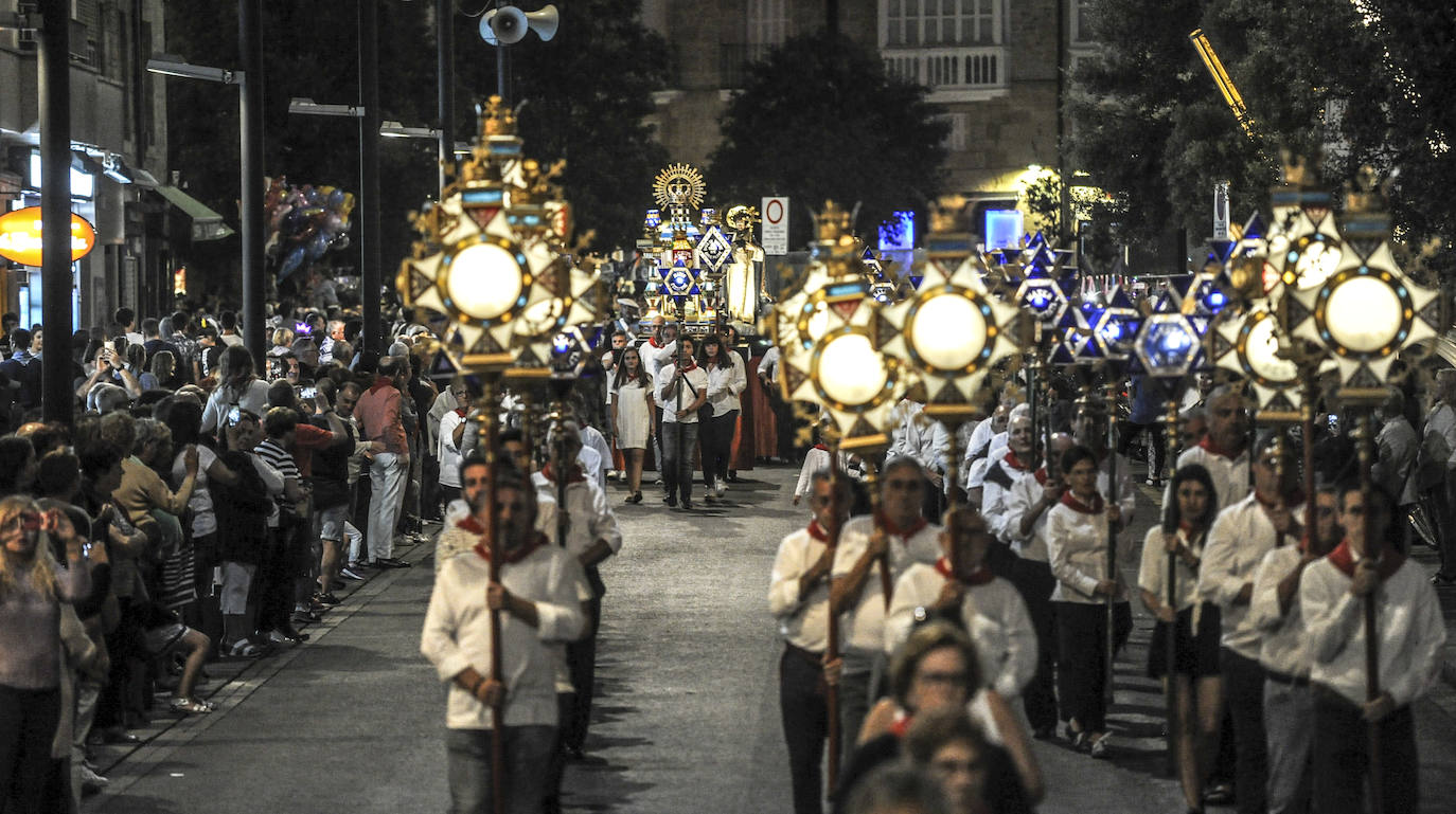 Fotos: La procesión del Rosario de los Faroles, en imágenes