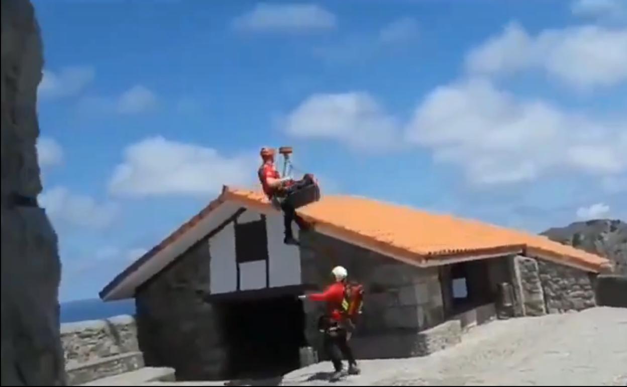 El rescate de la Ertzaintza en Gaztelugatxe.