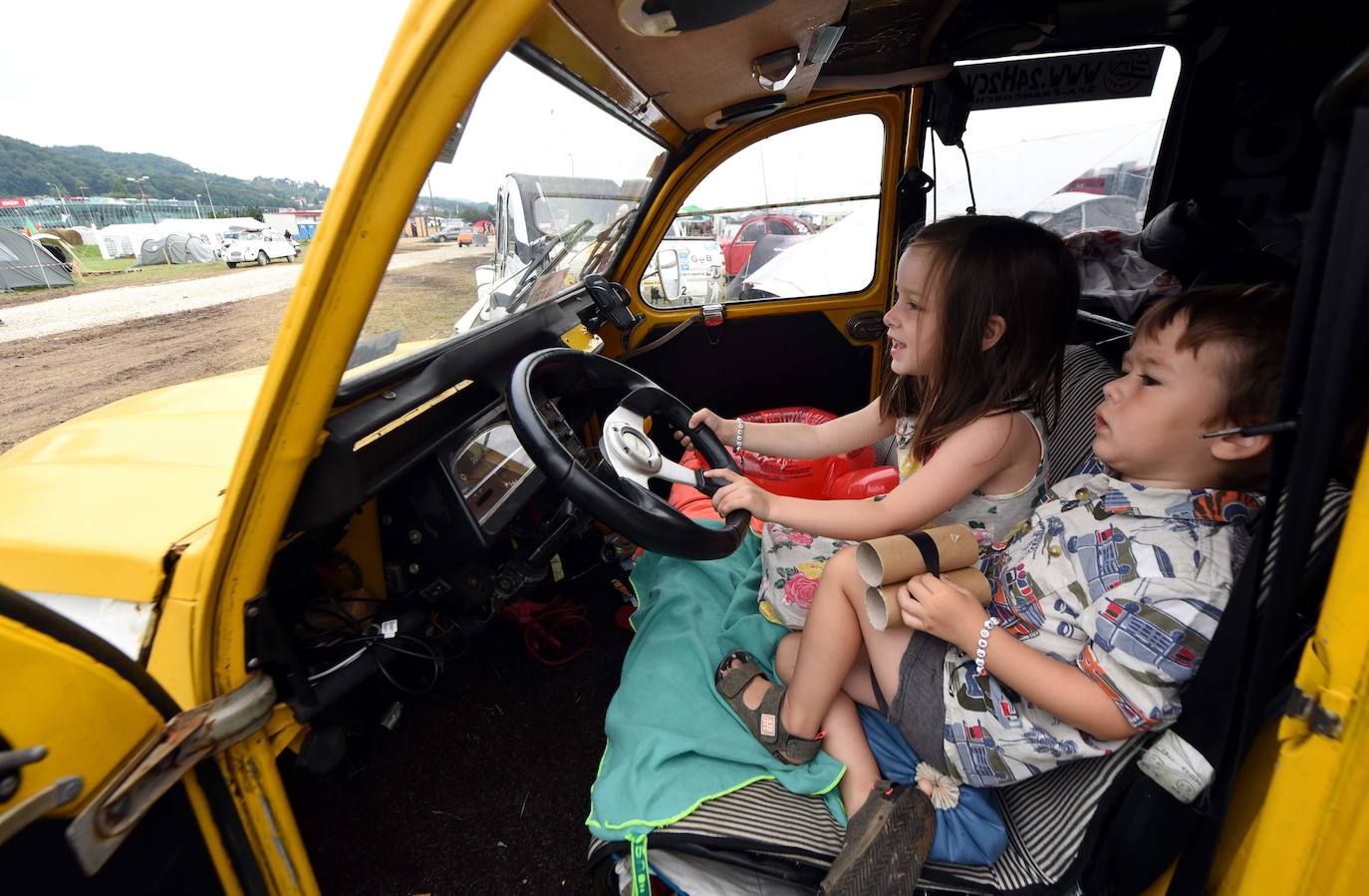 Dos eventos han tenido lugar durante los últimos días, coincidiendo con el centenario de la marca de automóviles francesa. Por un lado, en Samobor, Croacia, ha tenido lugar un encuentro de modelos 2CV de la marca. Un día después ha tenido lugar 'El encuentro del siglo' en Francia, el evento organizado por la propia marca para celebrar su centésimo aniversario.