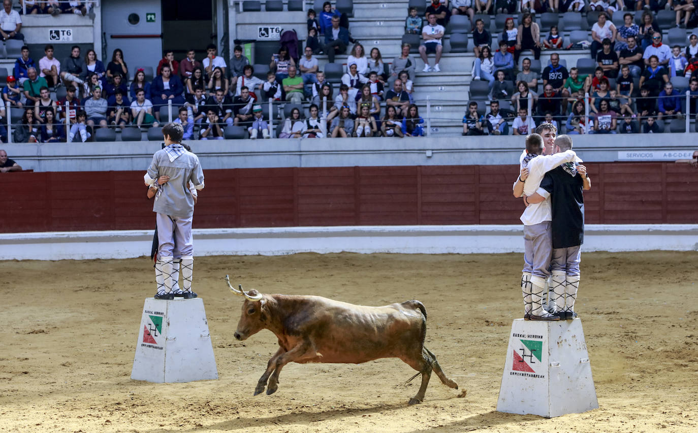 Fotos: Las imágenes de las vaquillas en La Blanca