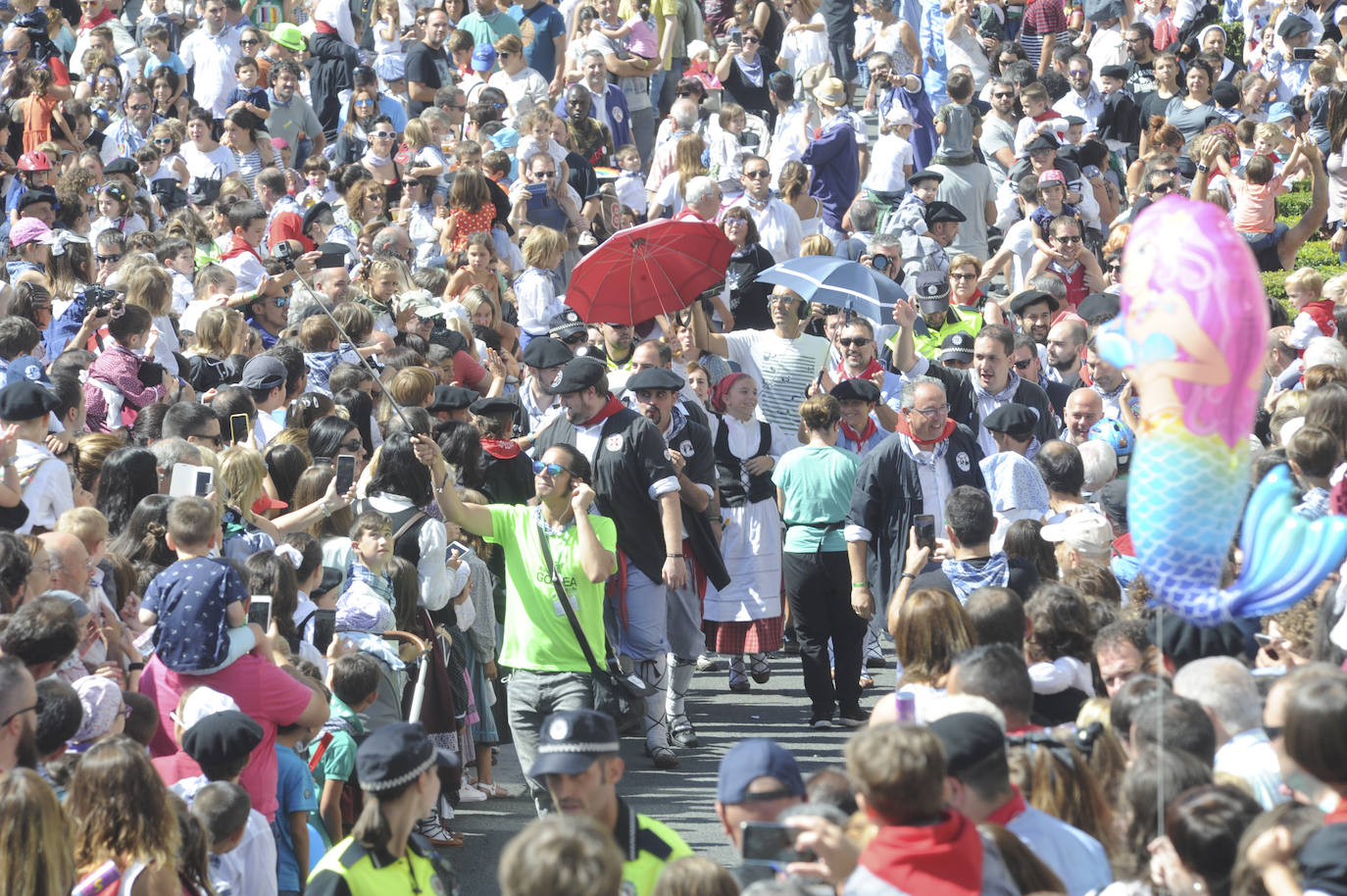 Fotos: Búscate en la baja de Edurne y Celedón txiki de La Blanca 2019