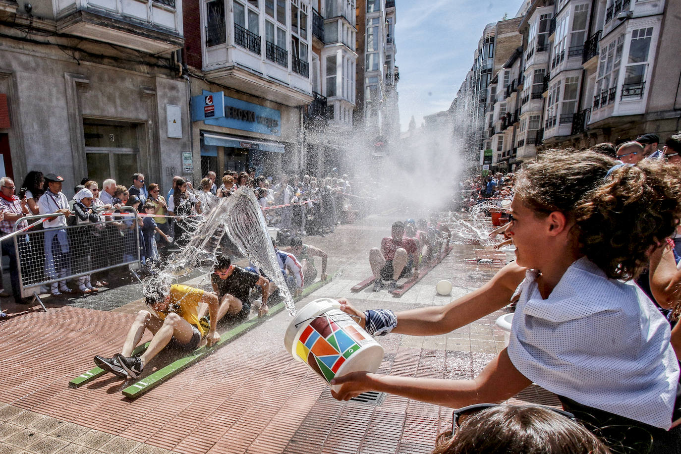 Fotos: Las traineras más refrescantes surcan Vitoria