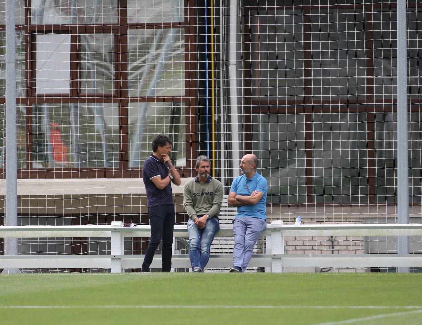 Fotos: Los jugadores del Athletic entrenan y firman autógrafos en Lezama