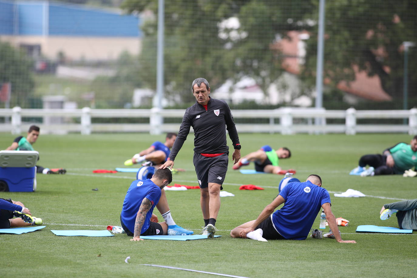 Fotos: Los jugadores del Athletic entrenan y firman autógrafos en Lezama