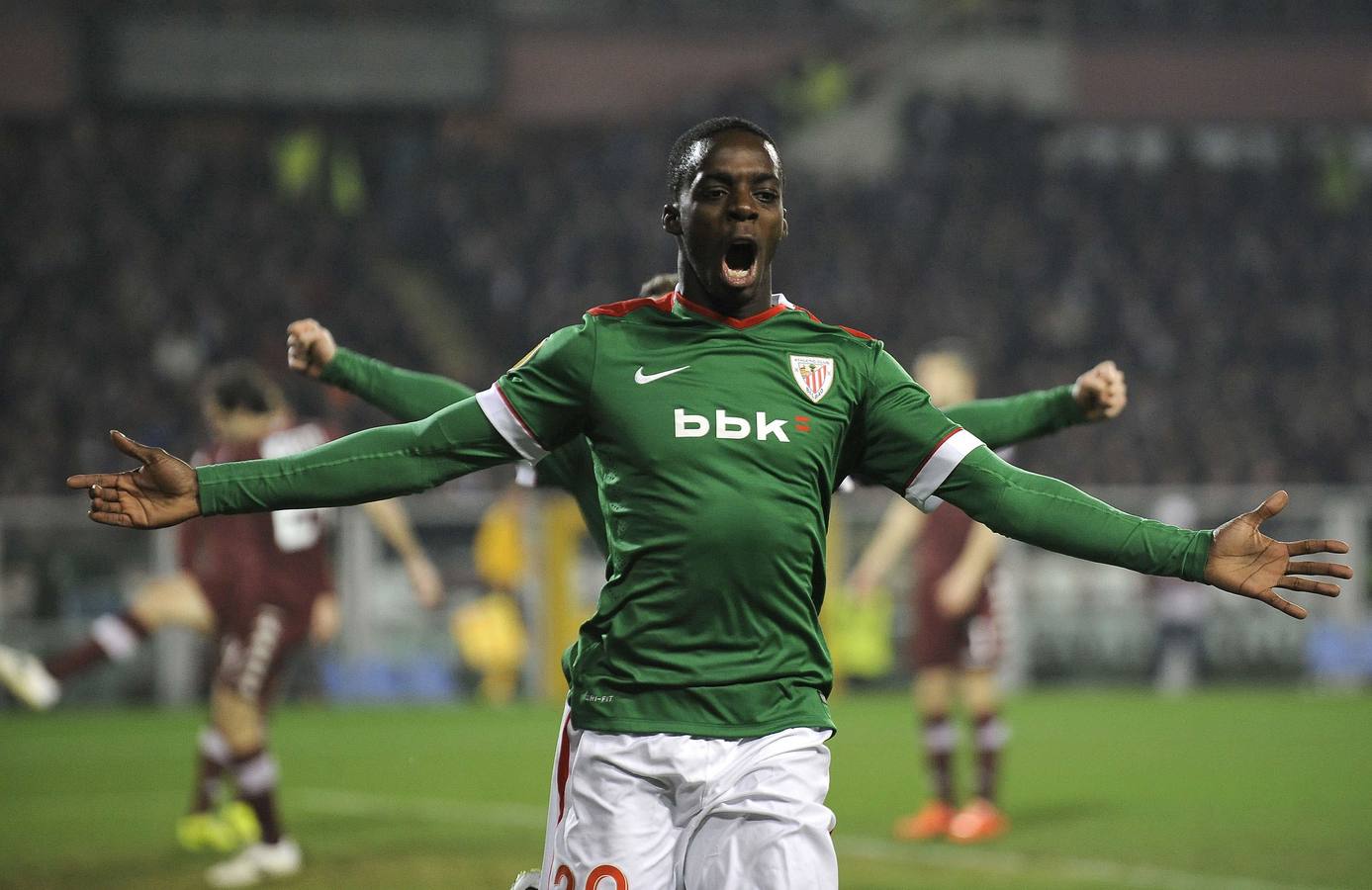 Williams, con 20 años, celebra su primer gol el 19 de febrero de 2015 en el Estadio Olímpico de Turín ante el Torino en el partido de ida de los dieciseisavos de final de la Europa League