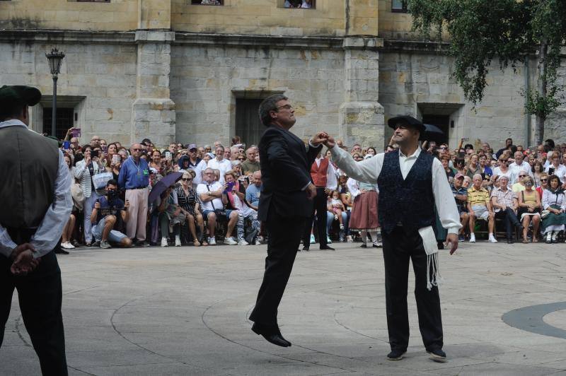 El alcalde asiste a una romería abarrotada y la Misa Mayor tradicional en esta fecha