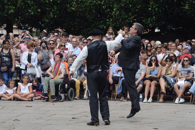 El alcalde asiste a una romería abarrotada y la Misa Mayor tradicional en esta fecha