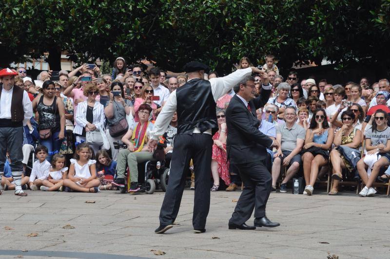 El alcalde asiste a una romería abarrotada y la Misa Mayor tradicional en esta fecha