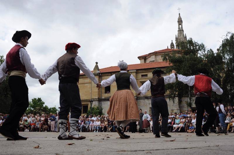 El alcalde asiste a una romería abarrotada y la Misa Mayor tradicional en esta fecha