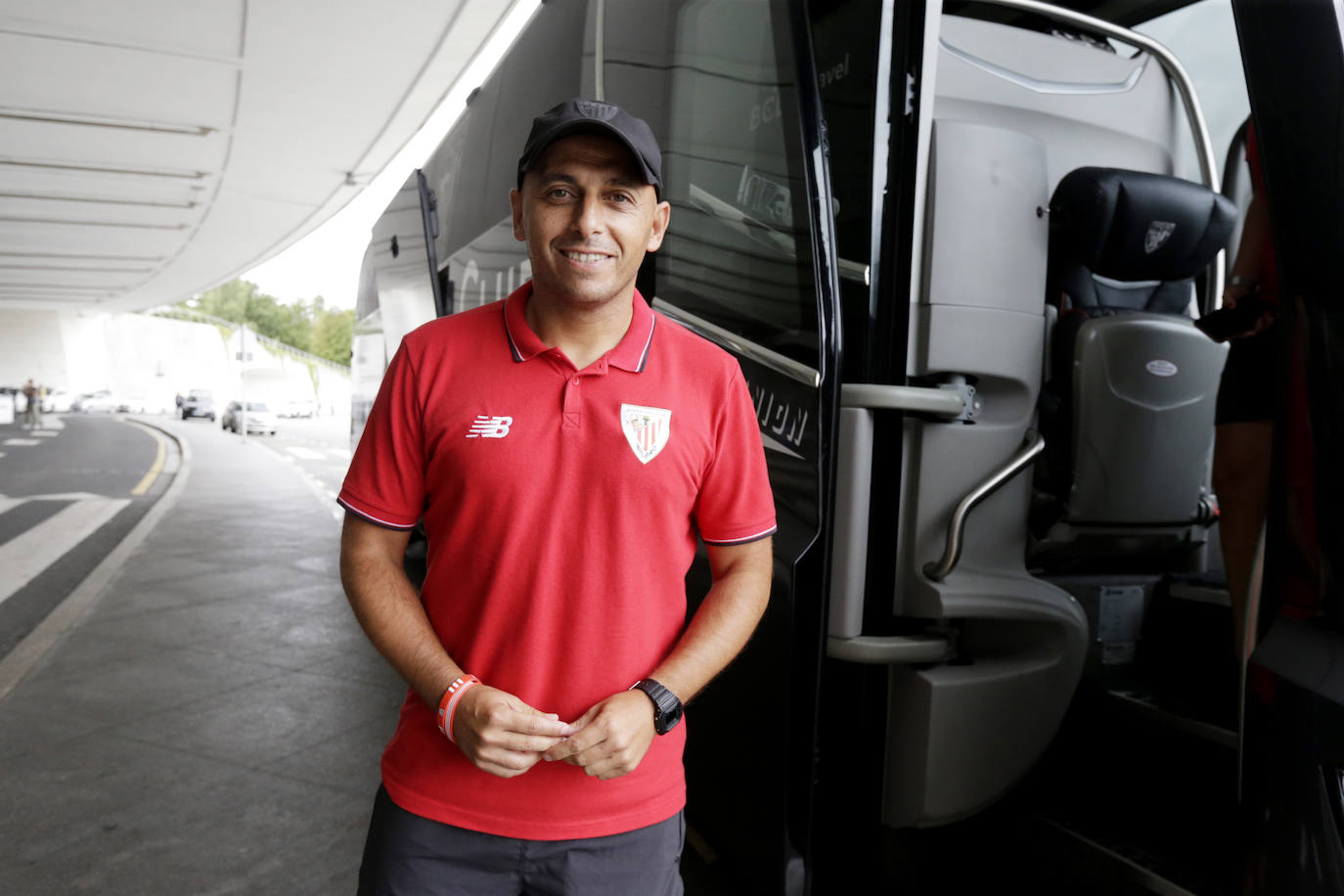 Fotos: La llegada del Athletic a Loiu, en imágenes