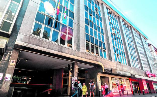 Fachada del edificio de General Álava donde el IFBS tenía oficinas. 