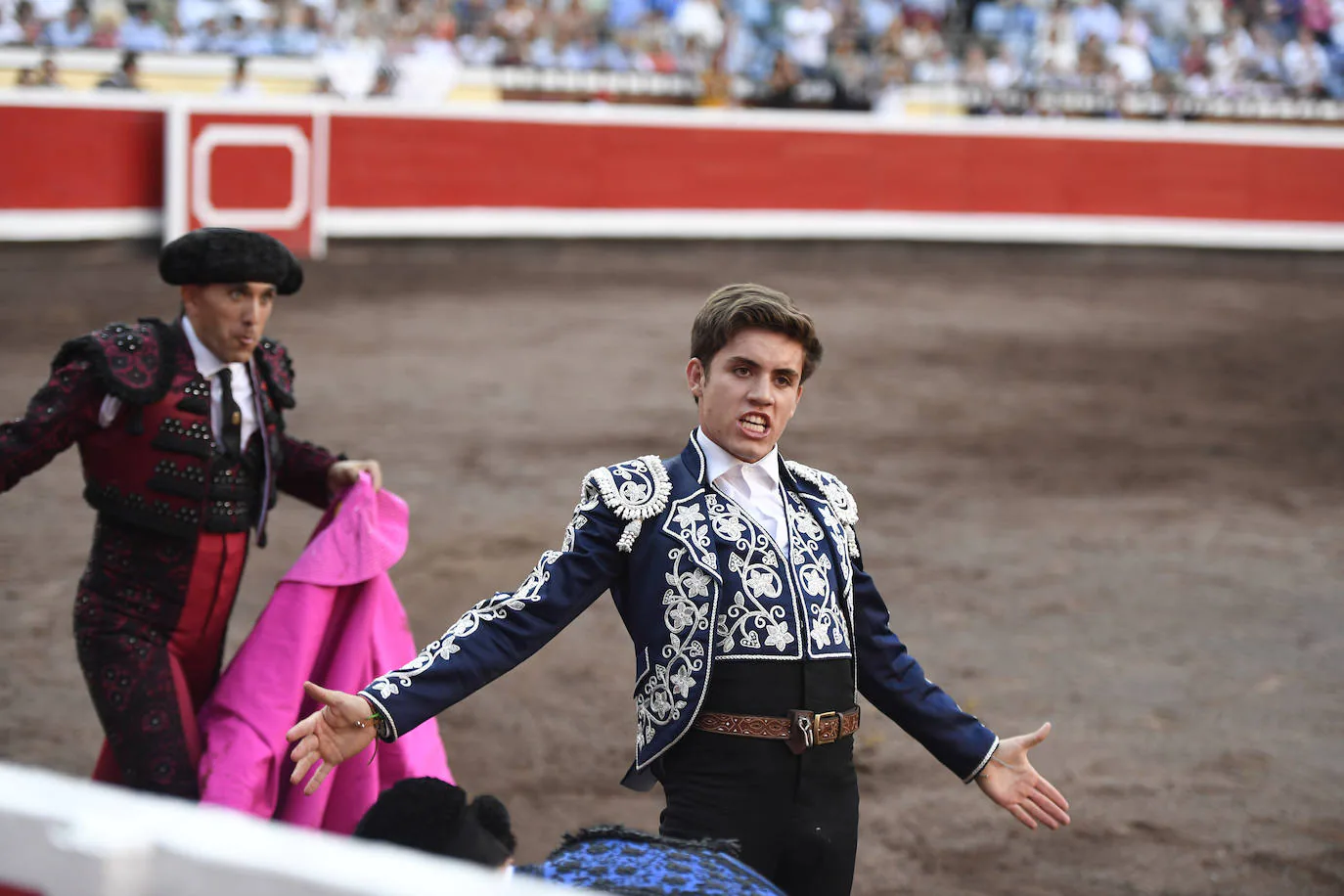 Los rejoneadores Pablo Hermoso de Mendoza, Lea Vicens y Guillermo Hermoso de Mendoza se enfrentan a seis morlacos de la ganadería. 