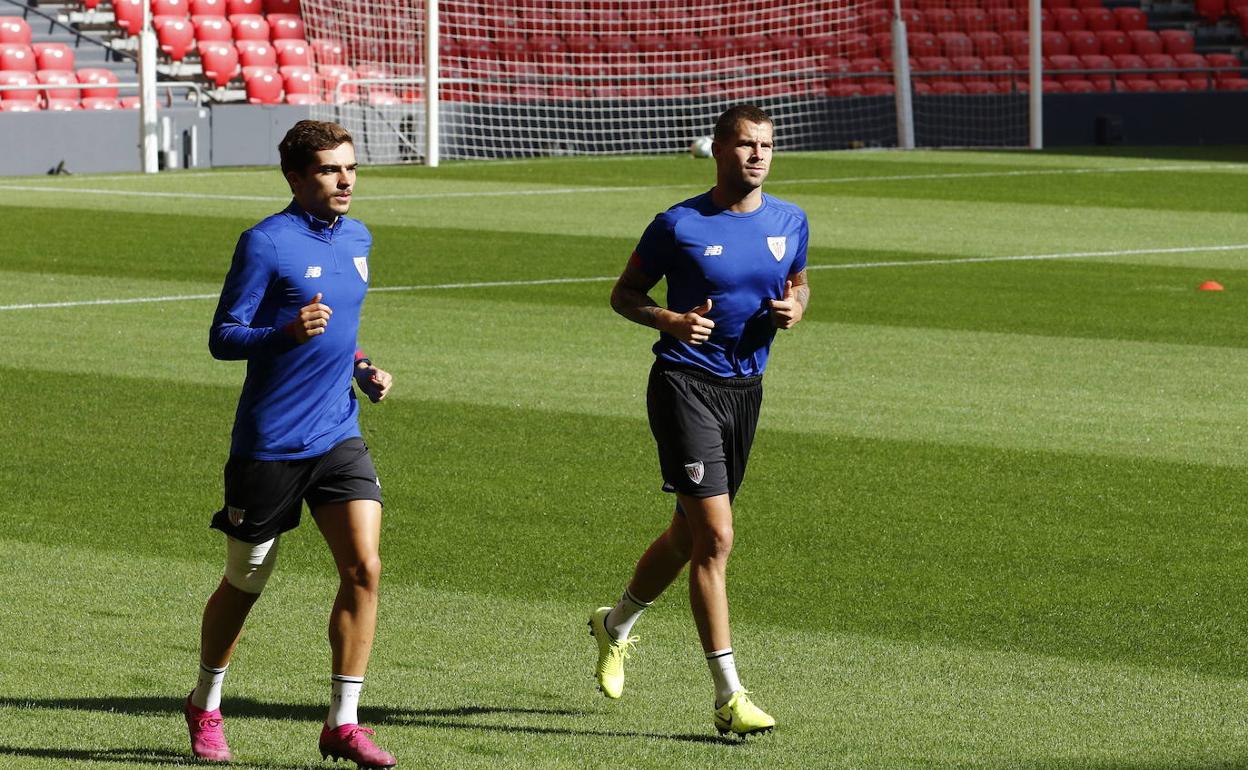 Iñigo Córdoba e Iñigo Martínez, durante un entrenamiento. 