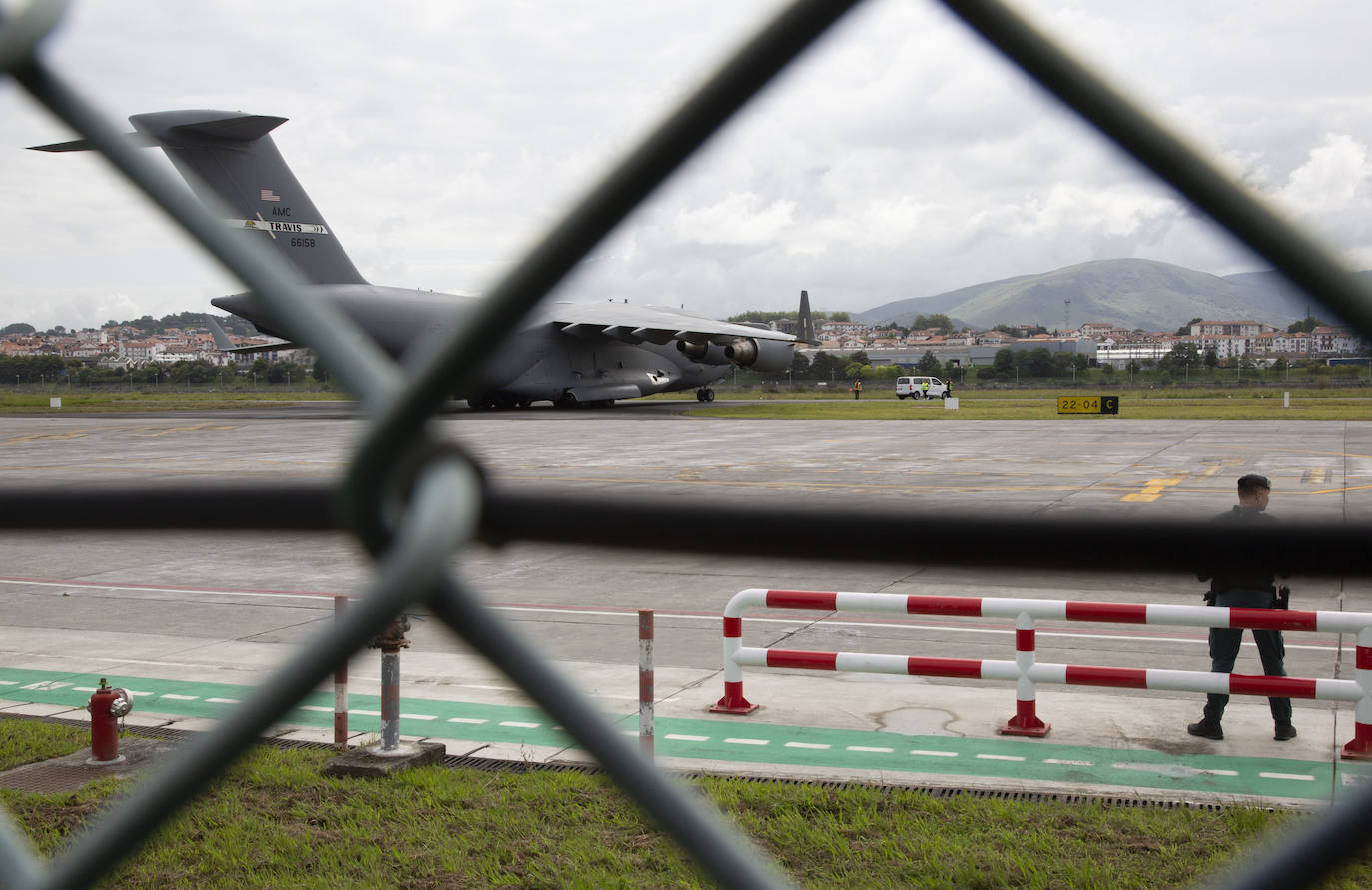 Fotos: Un avión del Ejército de Estados Unidos en Hondarribia