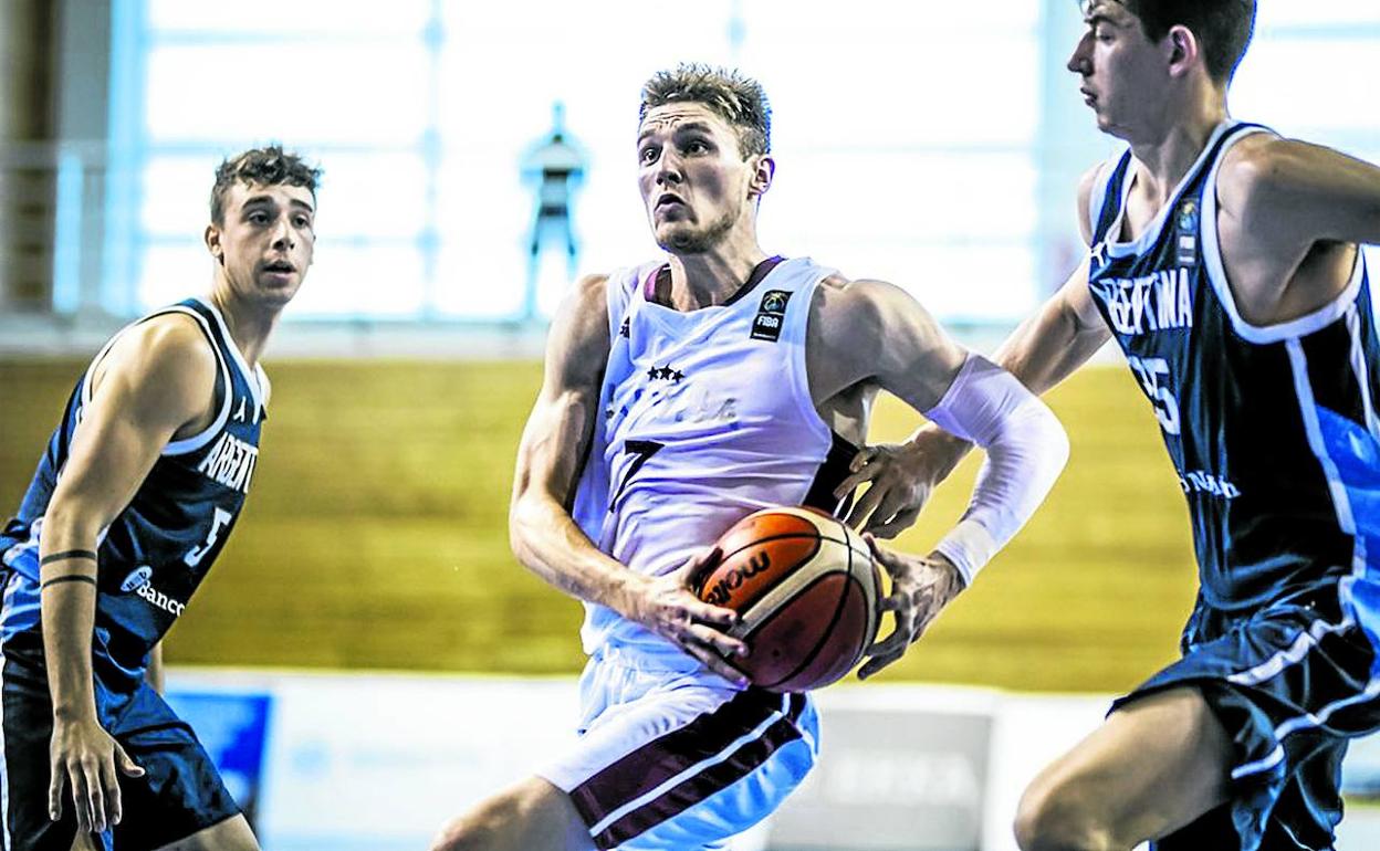 Kurucs se va cedido al VEF Riga