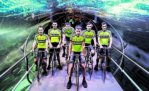 Mikel Bizkarra, Fernando Barceló, Mikel Iturria, Óscar Rodríguez, Cyril Barthe y Sergio Samitier, ayer en el Aquarium de San Sebastián.