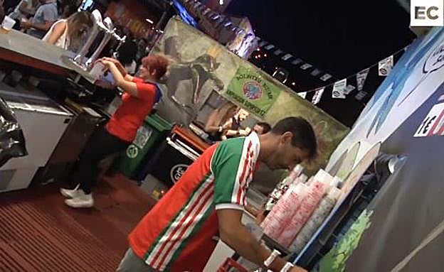 Así es una noche detrás de la barra en una txosna de Bilbao