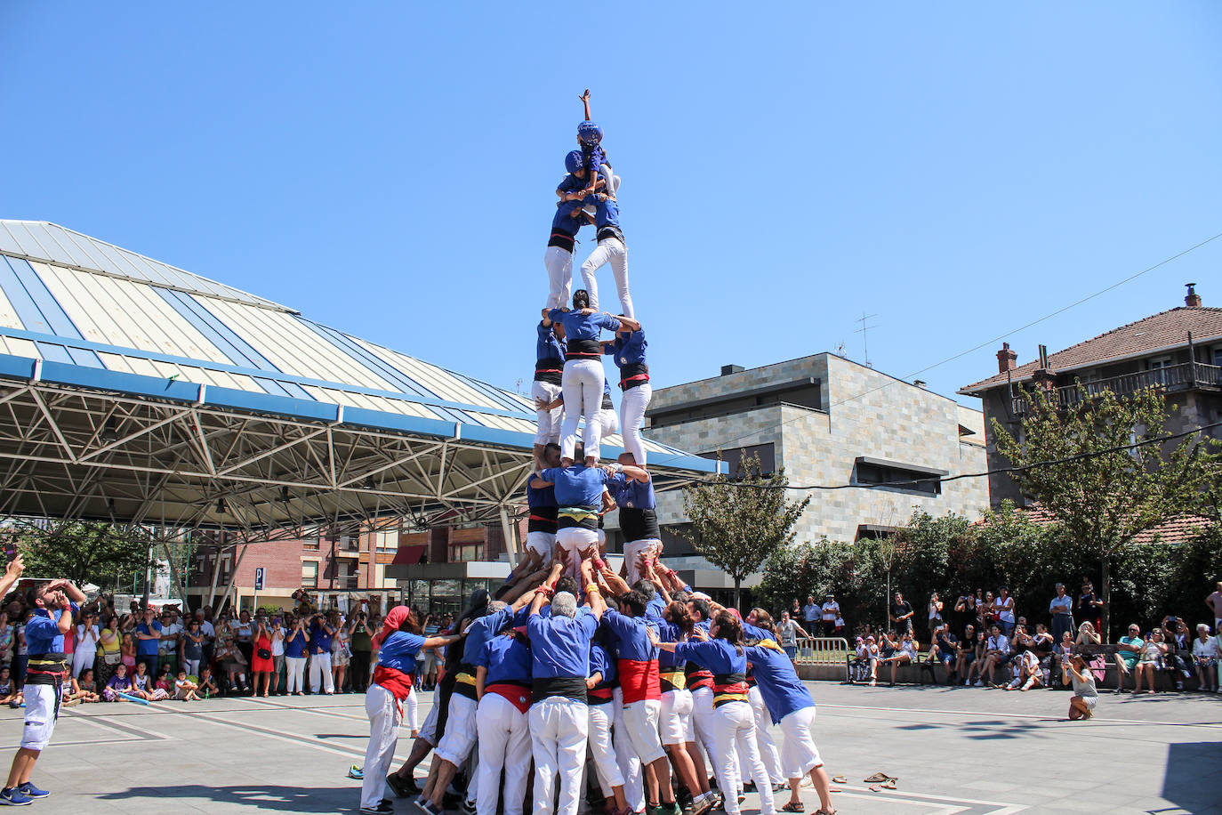 Fotos: Castellers y encierros en el &#039;Día de las morcillas&#039; en las fiestas de Llodio