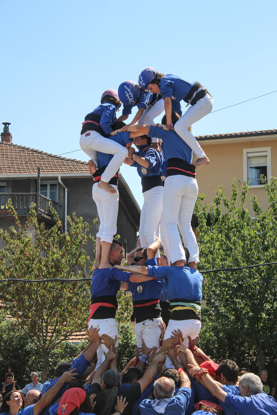 Fotos: Castellers y encierros en el &#039;Día de las morcillas&#039; en las fiestas de Llodio