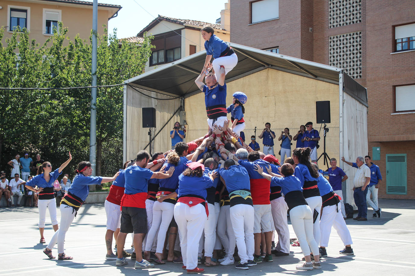 Fotos: Castellers y encierros en el &#039;Día de las morcillas&#039; en las fiestas de Llodio