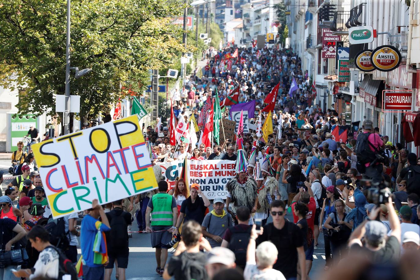 Fotos: Así ha sido la manifestación por la cumbre del G7 en Hendaya